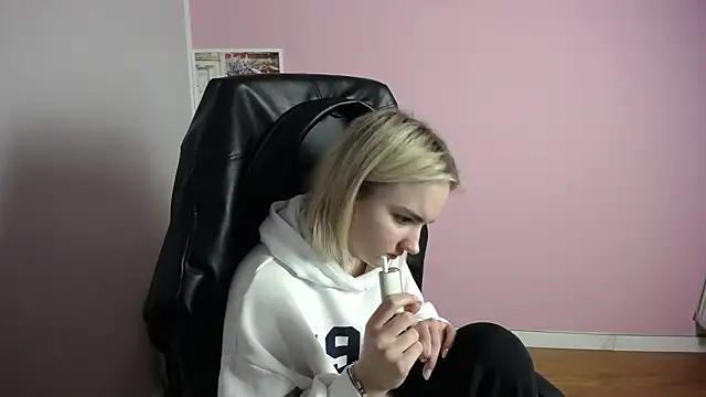 viktoria lovely online show from March 27, 2026, 8:26 am