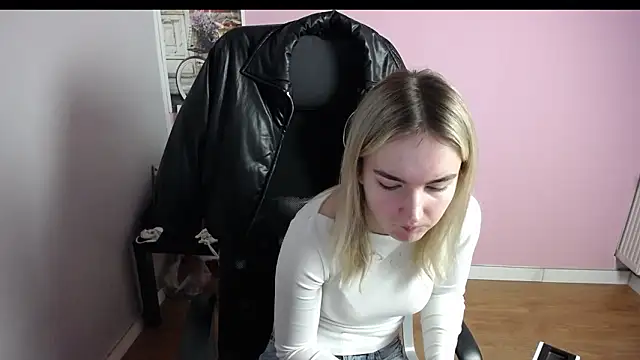 viktoria lovely online show from February 11, 2026, 6:35 am