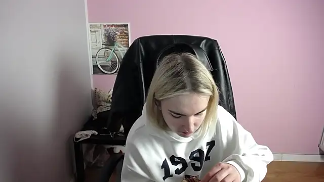 viktoria lovely online show from March 27, 2026, 8:11 am