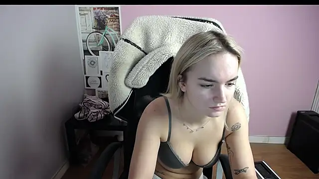 viktoria lovely online show from December 4, 2025, 9:41 am