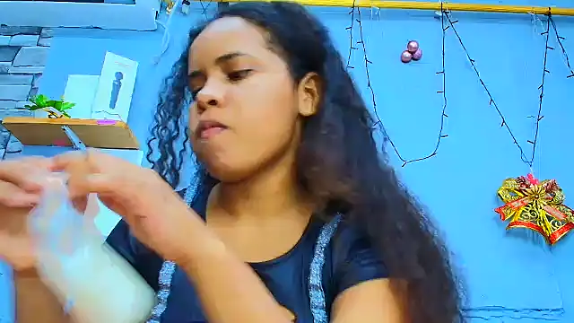 makena18 online show from January 5, 2025, 1:04 pm