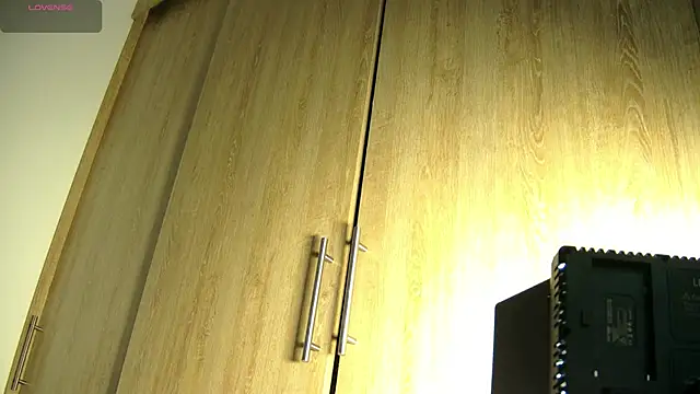 aidaadams online show from November 22, 2025, 10:47 am