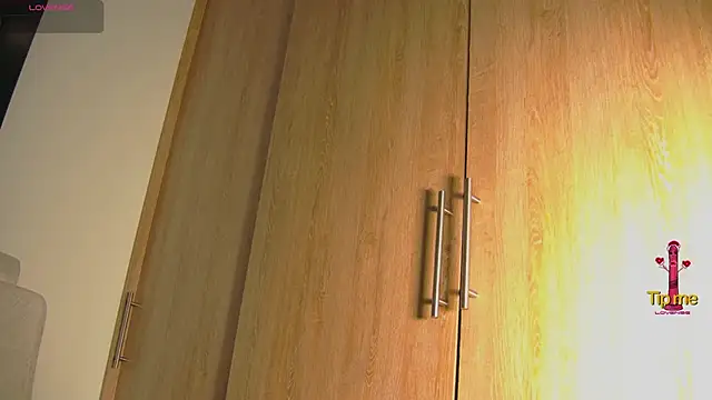 Snapshot of aidaadams chatting on October 8, 2025, 11:01 am aidaadams online show from October 8, 2025, 11:01 am