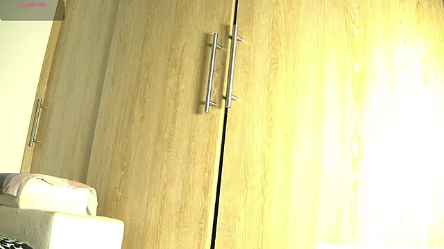 aidaadams online show from November 27, 2025, 11:32 am