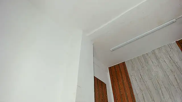 Alika01 online show from October 20, 2025, 1:33 pm