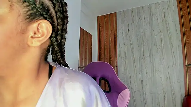 Alika01 online show from October 4, 2025, 1:45 pm