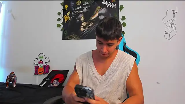 Snapshot of Bray_Kevin chatting on February 17, 2025, 3:33 pm Bray Kevin online show from February 17, 2025, 3:33 pm