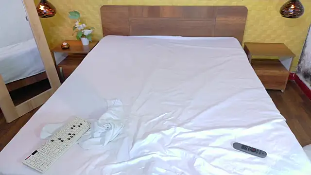 Mrs booty online show from October 20, 2025, 3:01 pm