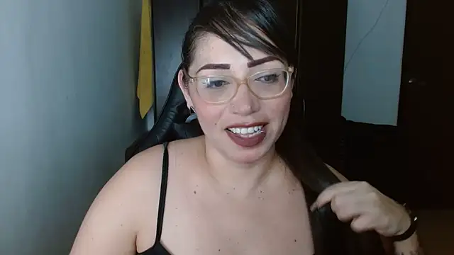 Snapshot of natashasmithe chatting on February 6, 2025, 9:28 pm natashasmithe online show from February 6, 2025, 9:28 pm