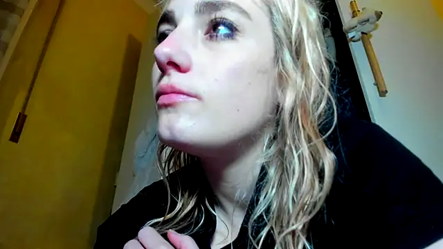 Monicbabe online show from September 26, 2025, 8:05 pm