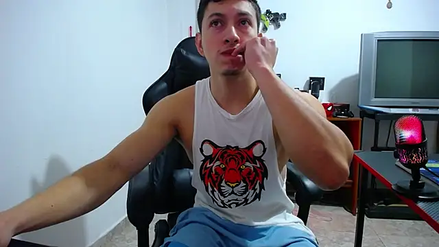 Iam yourbabyprincess XD online show from October 21, 2025, 9:36 pm