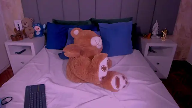 JulianaMiller online show from March 4, 2025, 10:38 pm