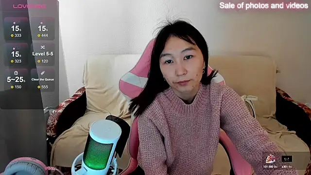 Snapshot of SaraXray chatting on October 2, 2025, 3:21 am SaraXray online show from October 2, 2025, 3:21 am