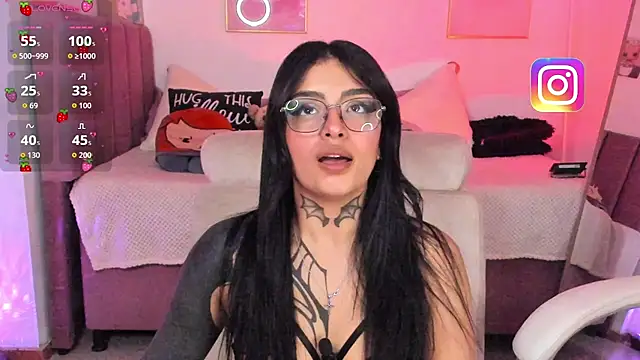 Hinataw33d01 online show from November 12, 2025, 1:21 am