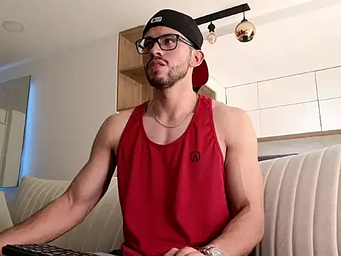 Snapshot of Phantom_Bigger1 chatting on December 16, 2025, 2:43 pm Phantom Bigger1 online show from December 16, 2025, 2:43 pm