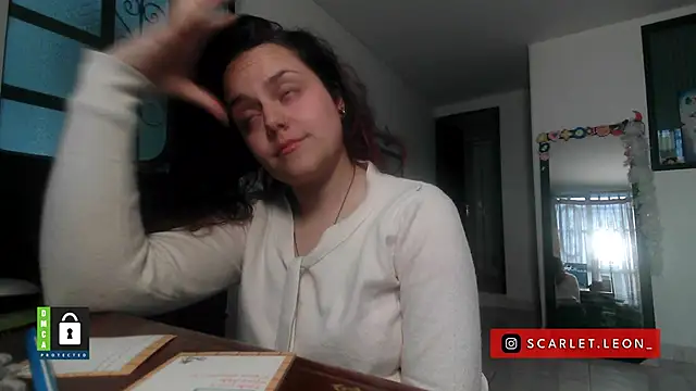 Scarletleon77 online show from November 21, 2025, 8:52 pm