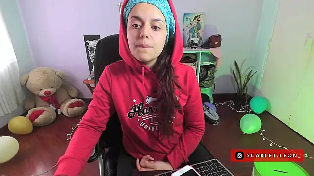 Scarletleon77 online show from December 27, 2024, 6:53 pm