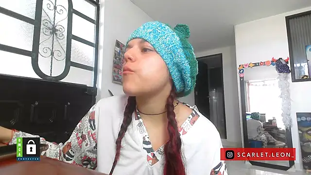 Snapshot of Scarletleon77 chatting on October 22, 2025, 12:04 pm Scarletleon77 online show from October 22, 2025, 12:04 pm