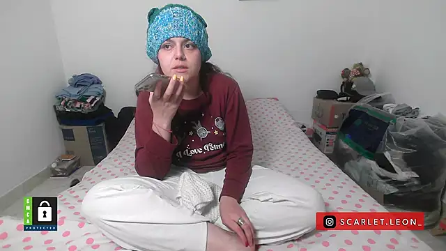 Snapshot of Scarletleon77 chatting on October 20, 2025, 6:08 pm Scarletleon77 online show from October 20, 2025, 6:08 pm