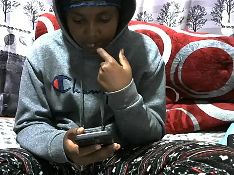 Snapshot of Sweet_kelsiey chatting on October 15, 2025, 12:09 am Sweet kelsiey online show from October 15, 2025, 12:09 am