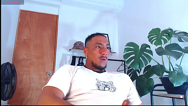 yosoy enzo2020 online show from February 19, 2025, 5:27 pm