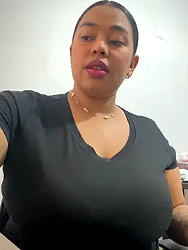 PUSHYLATE online show from December 4, 2025, 7:46 pm