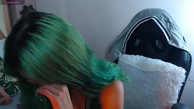 Erika Stevens online show from October 5, 2025, 1:07 am