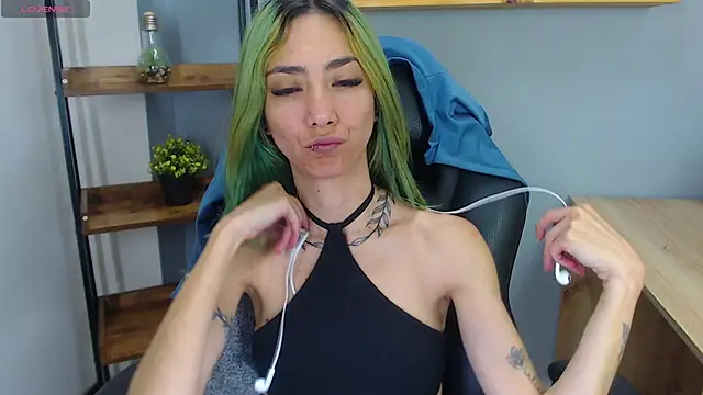 Erika Stevens online show from November 6, 2025, 2:21 pm