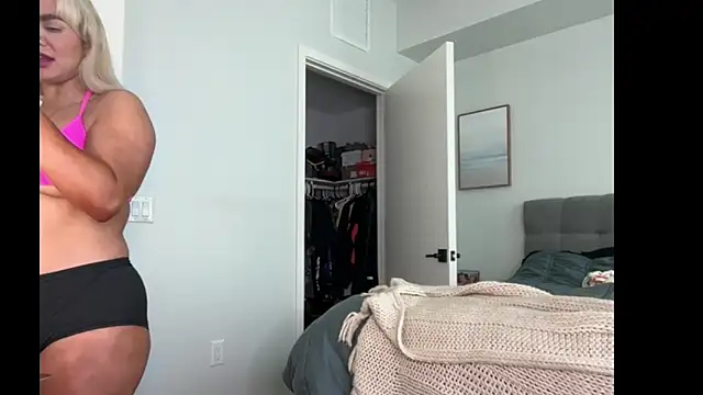 ElenaErickson online show from January 14, 2026, 8:45 pm