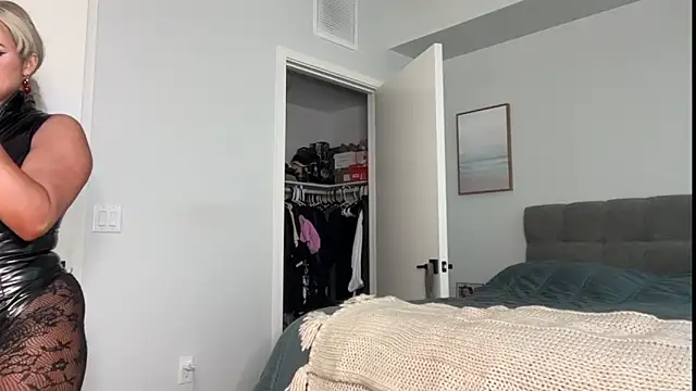 Snapshot of ElenaErickson chatting on October 20, 2025, 7:47 pm ElenaErickson online show from October 20, 2025, 7:47 pm