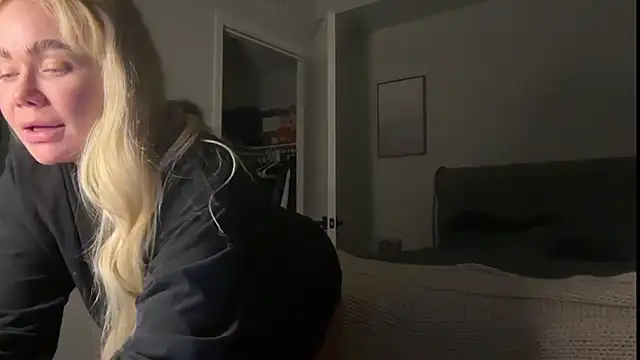 ElenaErickson online show from November 12, 2025, 4:38 am