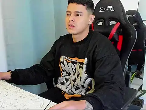 E Moon online show from November 7, 2025, 3:00 am