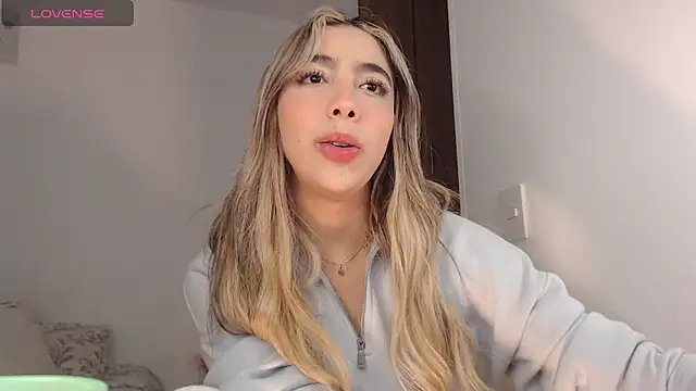 Snapshot of Marian_se chatting on October 27, 2025, 3:29 am Marian se online show from October 27, 2025, 3:29 am