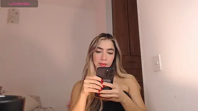 Snapshot of Marian_se chatting on October 27, 2025, 5:47 pm Marian se online show from October 27, 2025, 5:47 pm