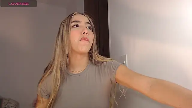 Snapshot of Marian_se chatting on October 28, 2025, 10:41 pm Marian se online show from October 28, 2025, 10:41 pm