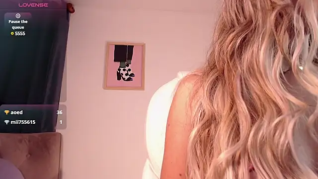 Snapshot of Marian_se chatting on March 7, 2025, 12:04 am Marian se online show from March 7, 2025, 12:04 am