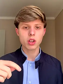 Diego17age online show from September 18, 2025, 4:54 pm