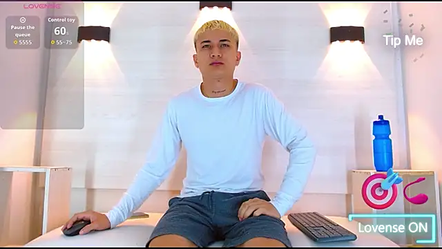 Snapshot of jeic_18 chatting on October 3, 2025, 11:45 am jeic 18 online show from October 3, 2025, 11:45 am