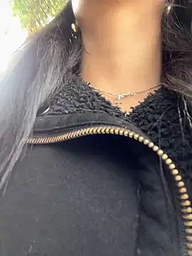 valentinabaez online show from February 14, 2025, 2:33 pm
