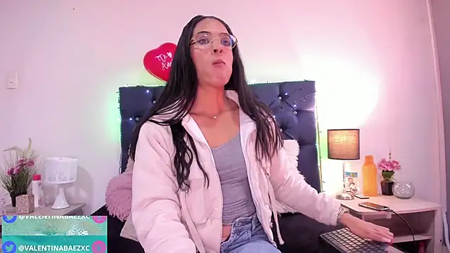 valentinabaez online show from February 19, 2025, 7:26 pm