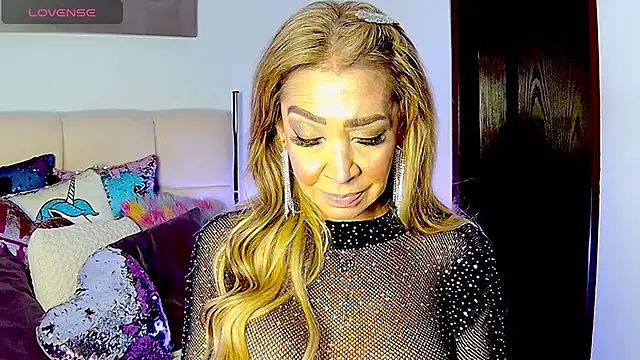 Snapshot of EvelinaGrey chatting on November 12, 2025, 12:26 am EvelinaGrey online show from November 12, 2025, 12:26 am