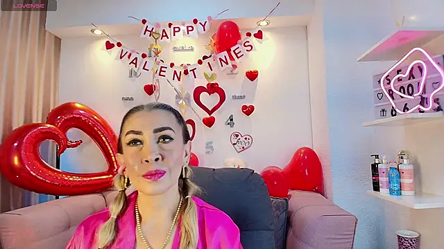 Snapshot of EvelinaGrey chatting on February 15, 2026, 8:08 pm EvelinaGrey online show from February 15, 2026, 8:08 pm