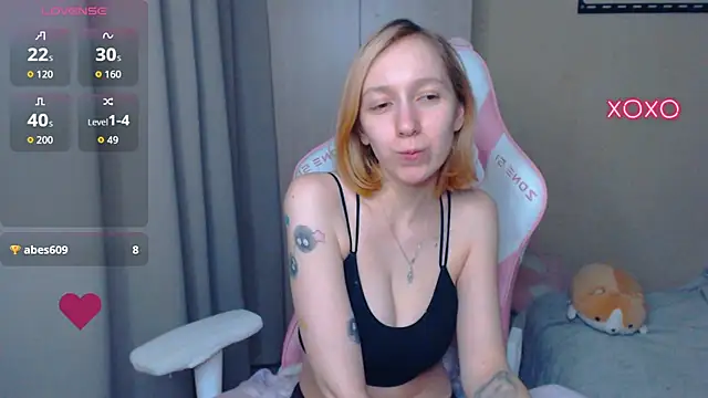 Snapshot of LeahGottty chatting on September 21, 2025, 9:53 pm LeahGottty online show from September 21, 2025, 9:53 pm