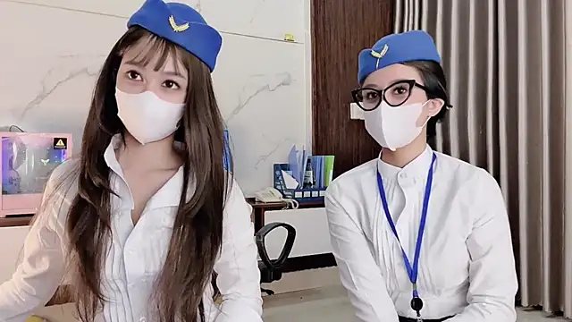 Mono-Stewardesss online show from November 10, 2025, 4:23 pm