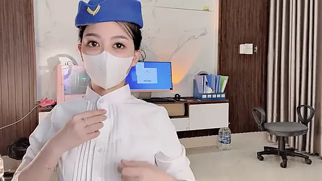 Mono-Stewardesss online show from November 1, 2025, 12:54 pm