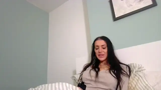 josiexcx online show from November 15, 2025, 4:22 pm