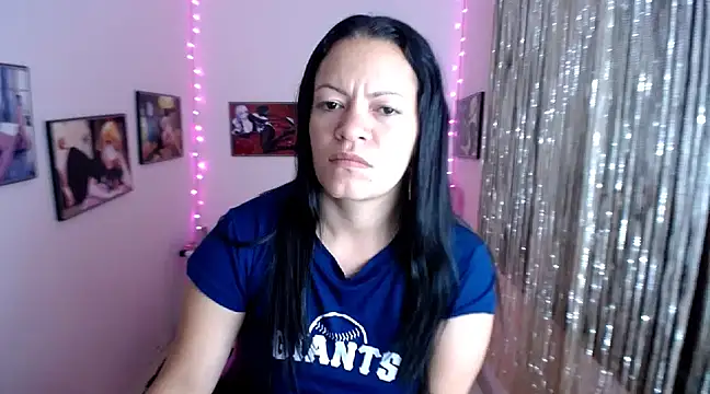 Cristal w online show from March 2, 2025, 5:41 pm
