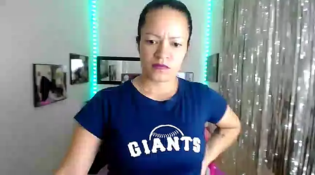 Cristal w online show from March 12, 2025, 7:25 pm