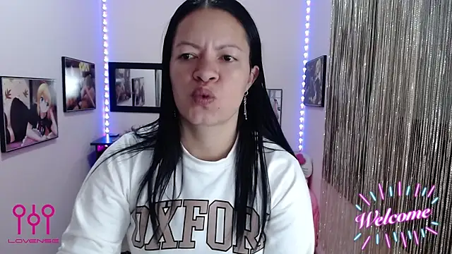 Cristal w online show from October 8, 2025, 12:50 pm