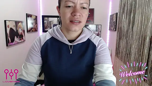 Cristal w online show from October 17, 2025, 12:29 pm